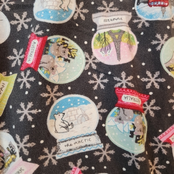 Cozy Snow Globe Print Womens Pajama Pants Snowflake Flannel XL - Picture 2 of 7